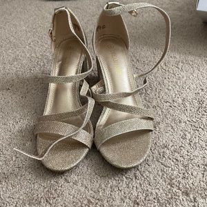 Dream Pairs formal pumps.